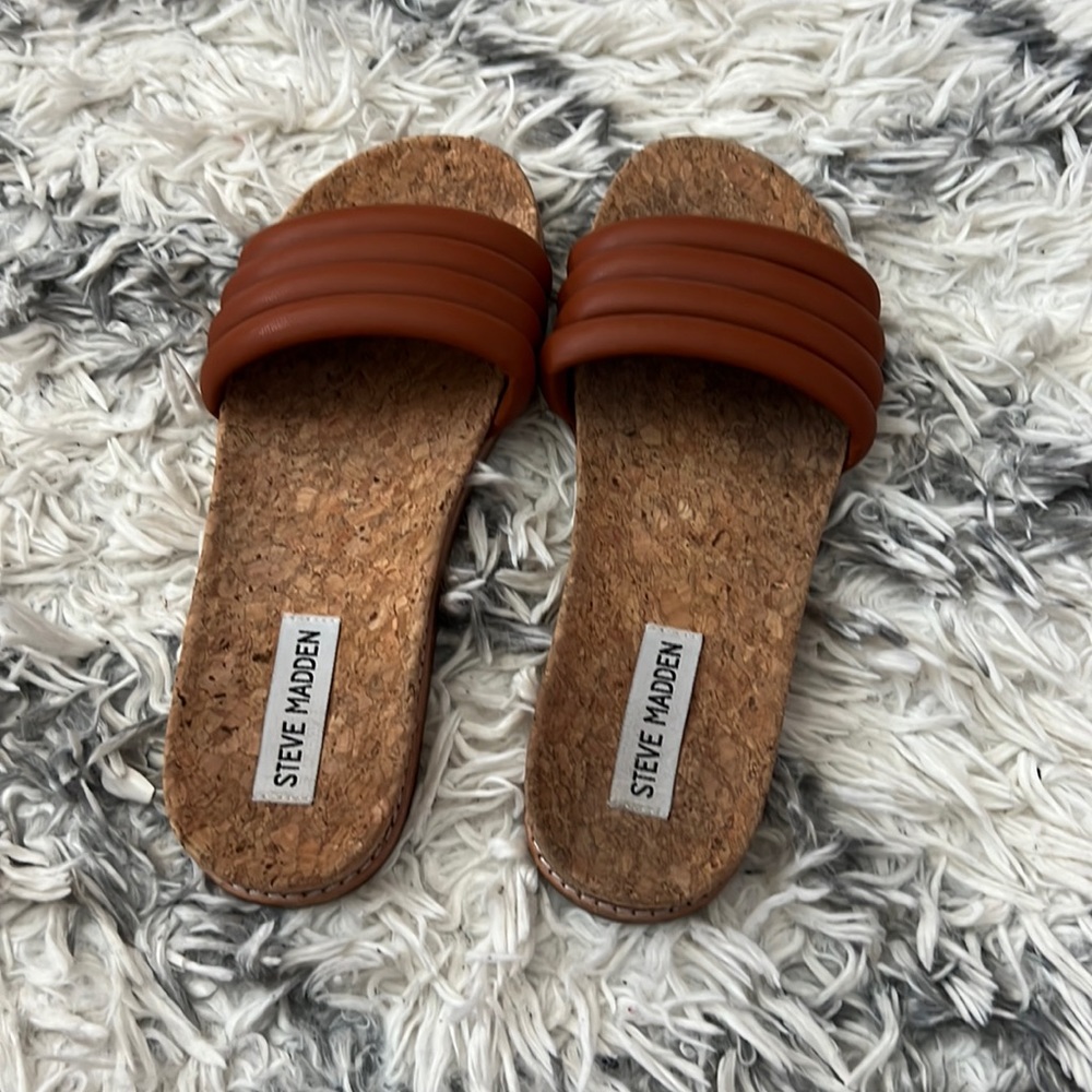 Never worn Steve Madden slides